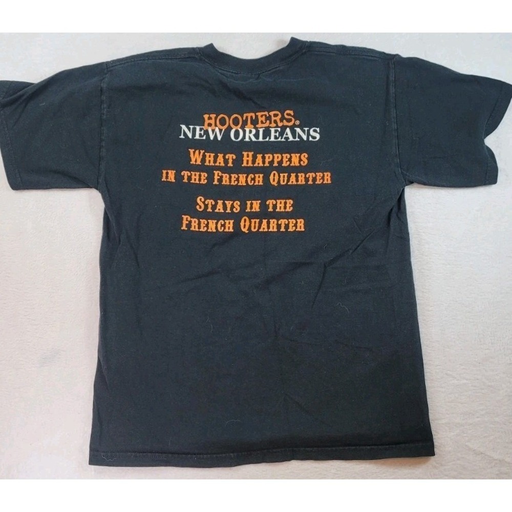 Vtg Hooters Men Shirt M Black Graphic Print Clean French Quarter Short‎ Sleeve